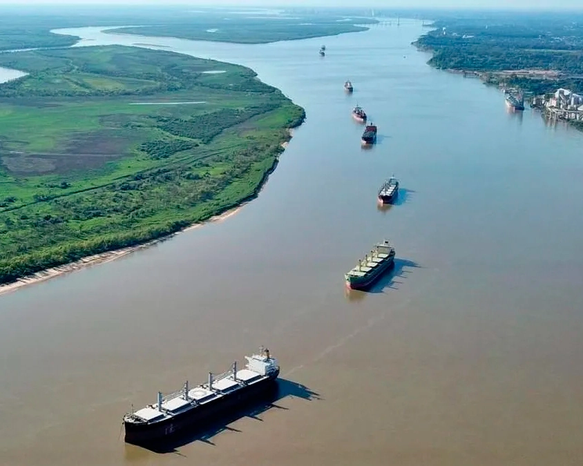 El Dragado de la hidrovia del rio Parana